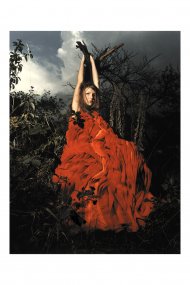 Ženská postava v červených šatech 106005, z cyklu Fashion