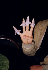 Flower Fingers 220004, z cyklu Everyday Sculptures