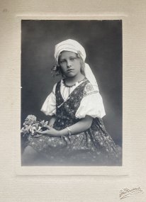 dívenka v kroji 147007